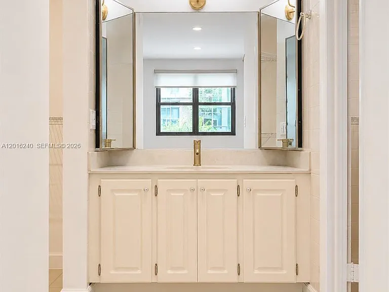 555 NE 30th St #404 — Photo 24