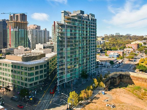3rd image of 1080 Park Blvd Unit 807