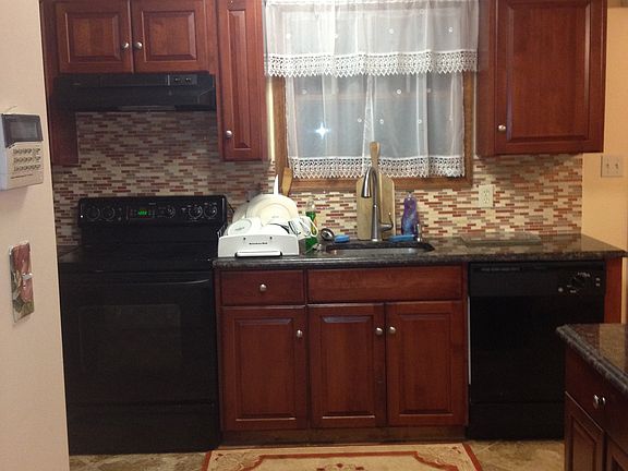 4th image of 212 Spicebush Dr