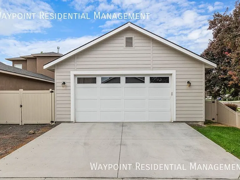 1142 W Parkstone St — Photo 33