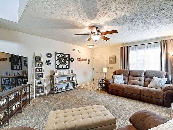 5th image of 591 Scotch Pine Dr