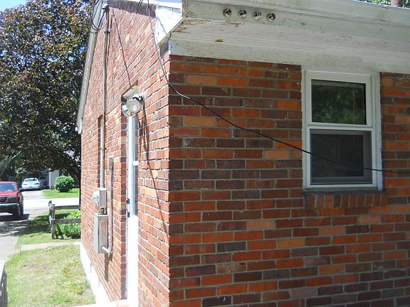 4th image of 271 Granvil Dr