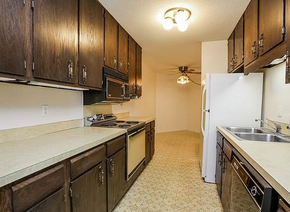 3rd image of 2495 Canabury Dr APT 326
