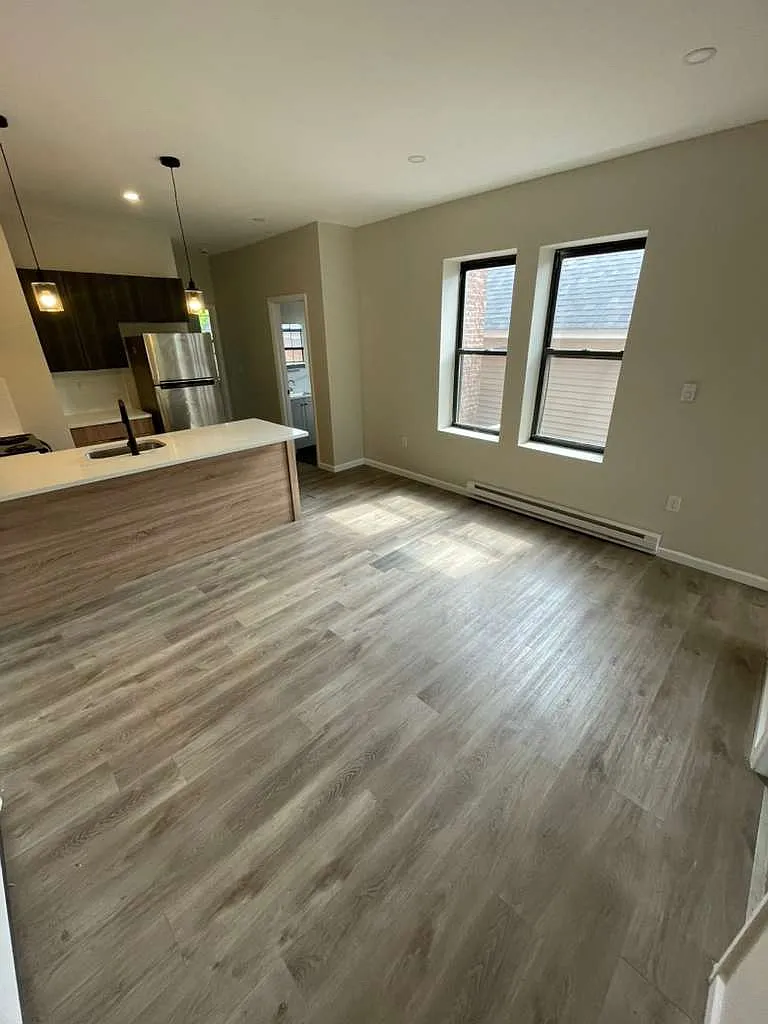 4 bed, $2,250 — Photo 1