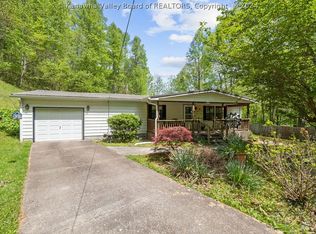 1545 Coco Rd, Elkview, WV 25071