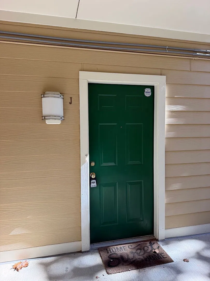 2 Bedroom And 2 Full Bath Ground Level Condo — Photo 1