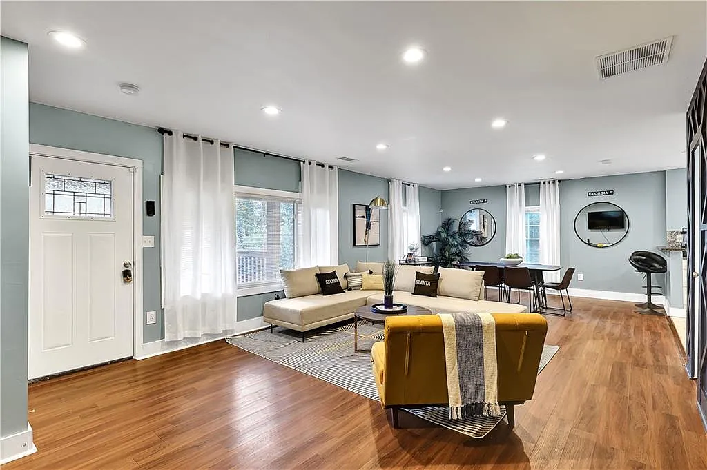 4 bed, 3.5 bath, $3,500 — Photo 2