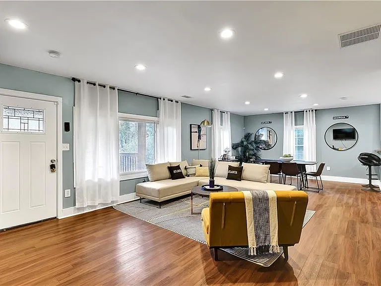 112 Linkwood Rd NW — Photo 2