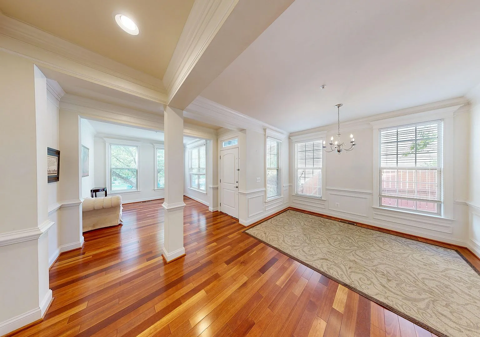 4 + 4.5 BA - Custom Home - Close in Kensington — Photo 2