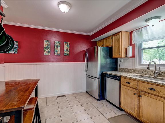 5th image of 205 S Saint Jacques St