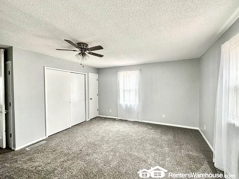 105 E 3rd Ave — Photo 16