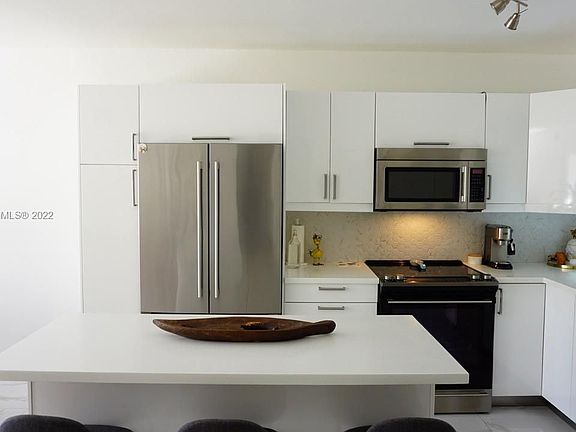 3rd image of 1651 NE 115th St APT 17C