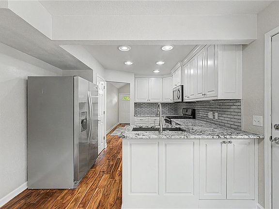 4th image of 812 Cedar Ln
