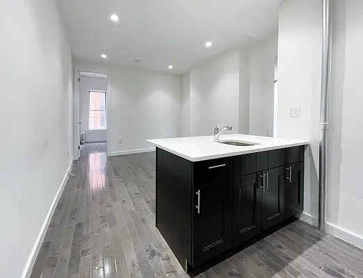 Rented by Kahen Properties | media 9