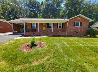1620 Seven Oaks Pl, High Point, NC 27265