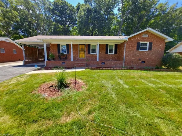 1620 Seven Oaks Pl, High Point, NC 27265