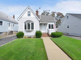 34 Shelley St, Freeport, NY 11520