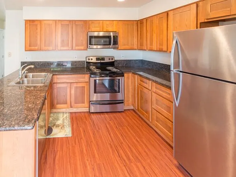 Carmel Woods Apartments — Photo 8
