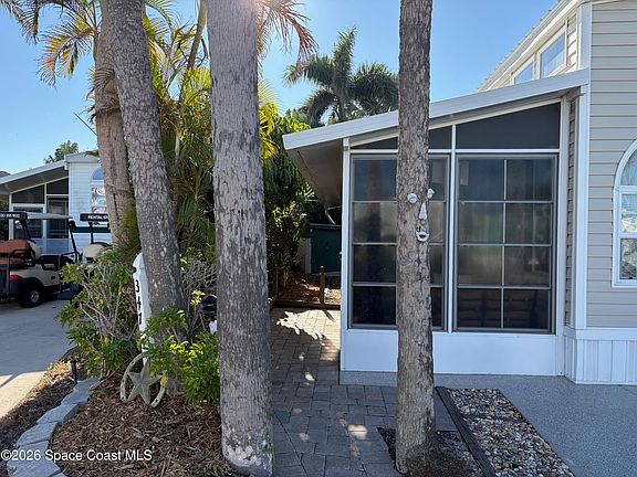 4th image of 347 Pier Ln #517
