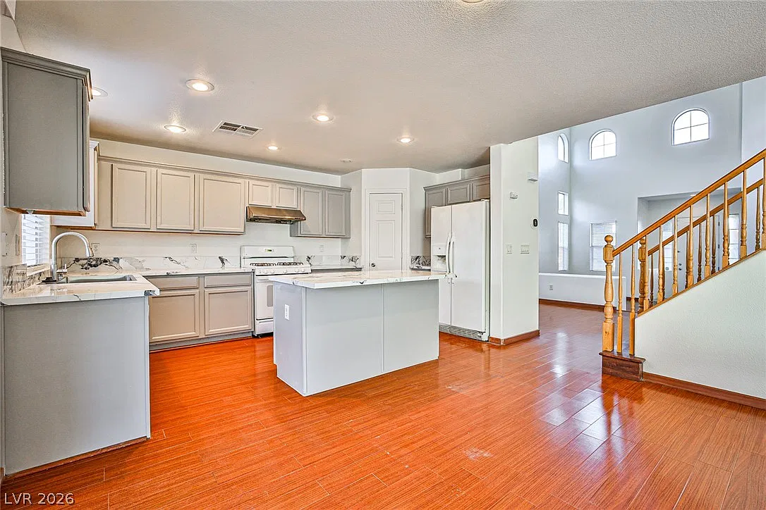 4 bed, 3.0 bath, 2678 sqft, $2,950 — Photo 2