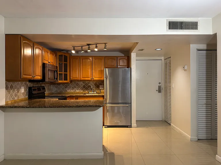 14501 N Kendall Dr #H-204 — Photo 2