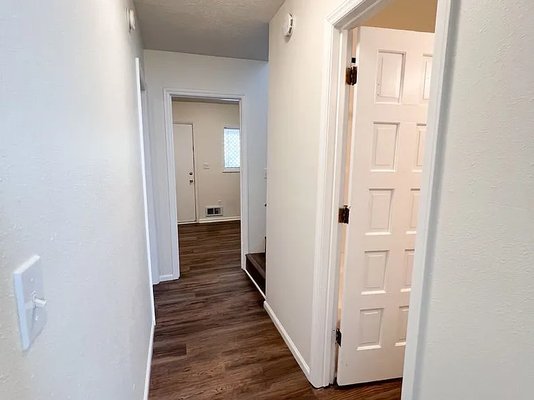 1107-1111 — Photo 28