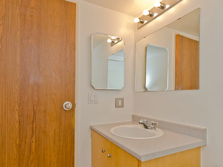 7301 4a St SW — Photo 15