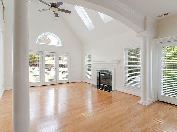 5th image of 1202 Stonegate Way