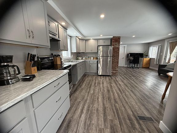 3rd image of 488 McMullin Rd