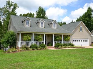 646 Lochshire Ln, Woodleaf, NC 27054