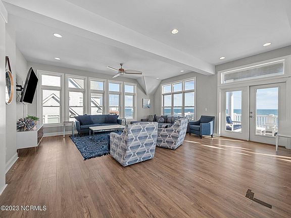 4th image of 4238 Island Drive