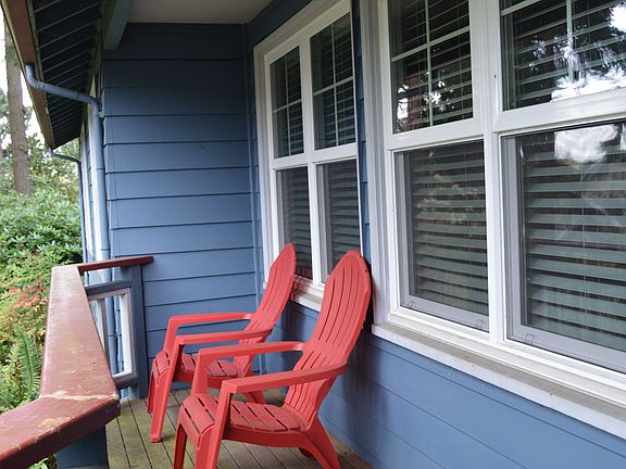 Front porch with room to sit and enjoy the many birds, eagles, and view of the lake.