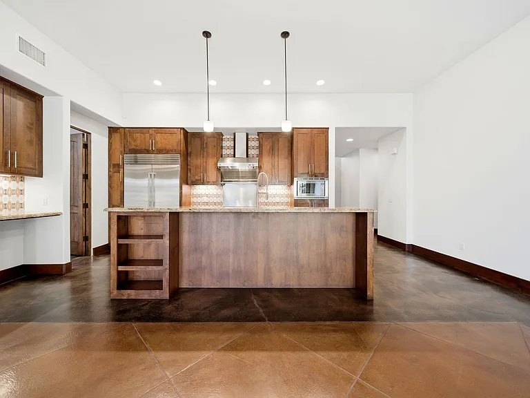 825 Gonzales St — Photo 10