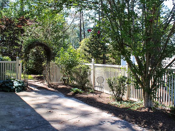 5th image of 1409 Chesnee Dr NW