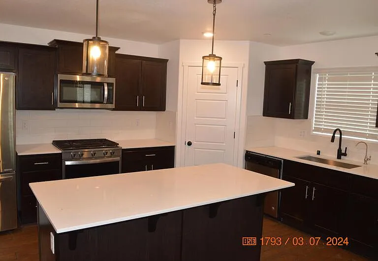 1663 Thistle Ln — Photo 7