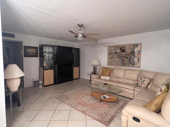 4th image of 424 Richmond #C