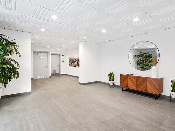 5th image of 960 Larrabee St APT 214