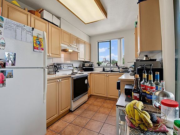 3rd image of 420 Carnarvon St #1304