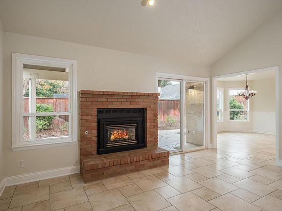 4th image of 928 E Coventry Ct
