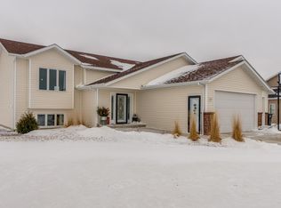 5213 Autumblaze Way, Bismarck, ND 58503