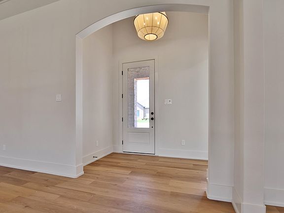 3rd image of 5845 111th St