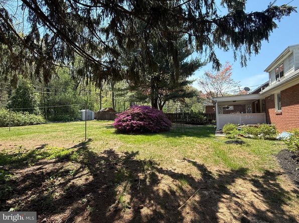 77 Woodland Rd, Wyomissing, PA 19610