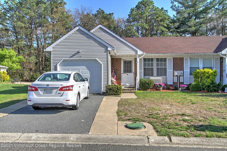 1st image of 17 A Birchwood Dr