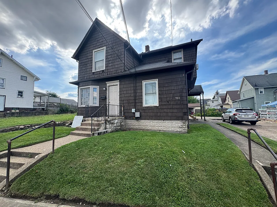 911 Camden Ave SW #1