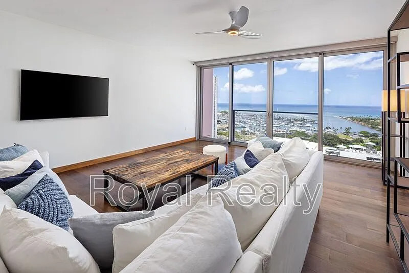 3 bed, 3.0 bath, 2677 sqft, $18,000 — Photo 3