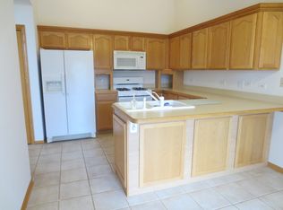 2 Pine Needles Dr, Lemont, IL 60439