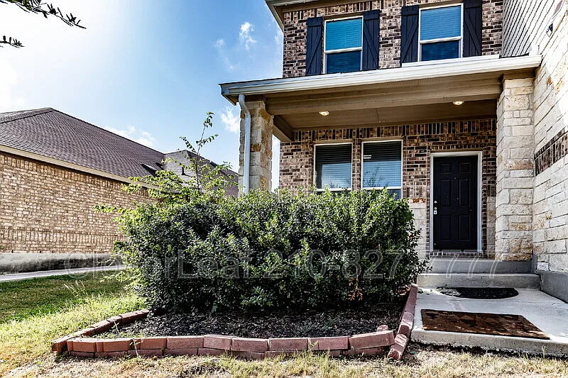 4 bed, 2.5 bath, 2561 sqft, $2,100 — Photo 4