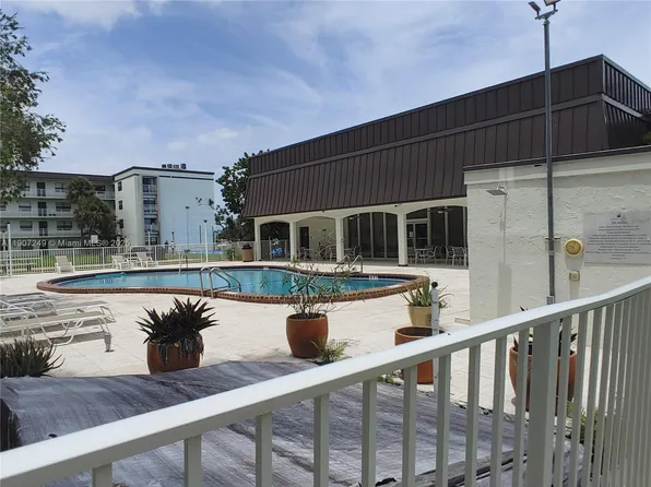 500 NE 2nd St APT 110, Dania, FL 33004