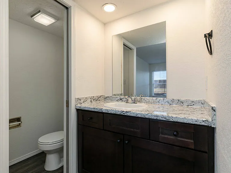 2 bedroom, 1 bathrom