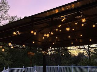 4 Winchester Dr, Pittsford, NY 14534